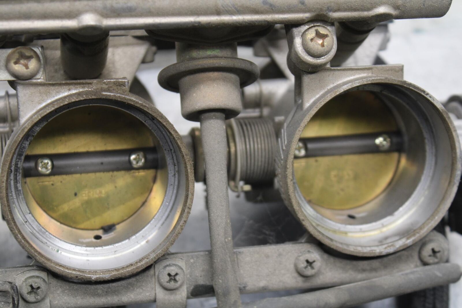 2000 Kawasaki Ninja ZX12R ZX1200A MAIN FUEL INJECTORS / THROTTLE BODIES BB565