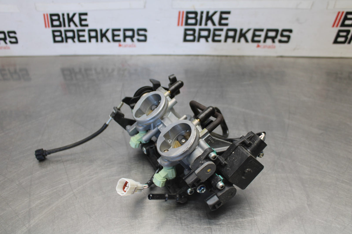23 KAWASAKI NINJA 650 EX650 MAIN FUEL INJECTORS / THROTTLE BODIES BB920