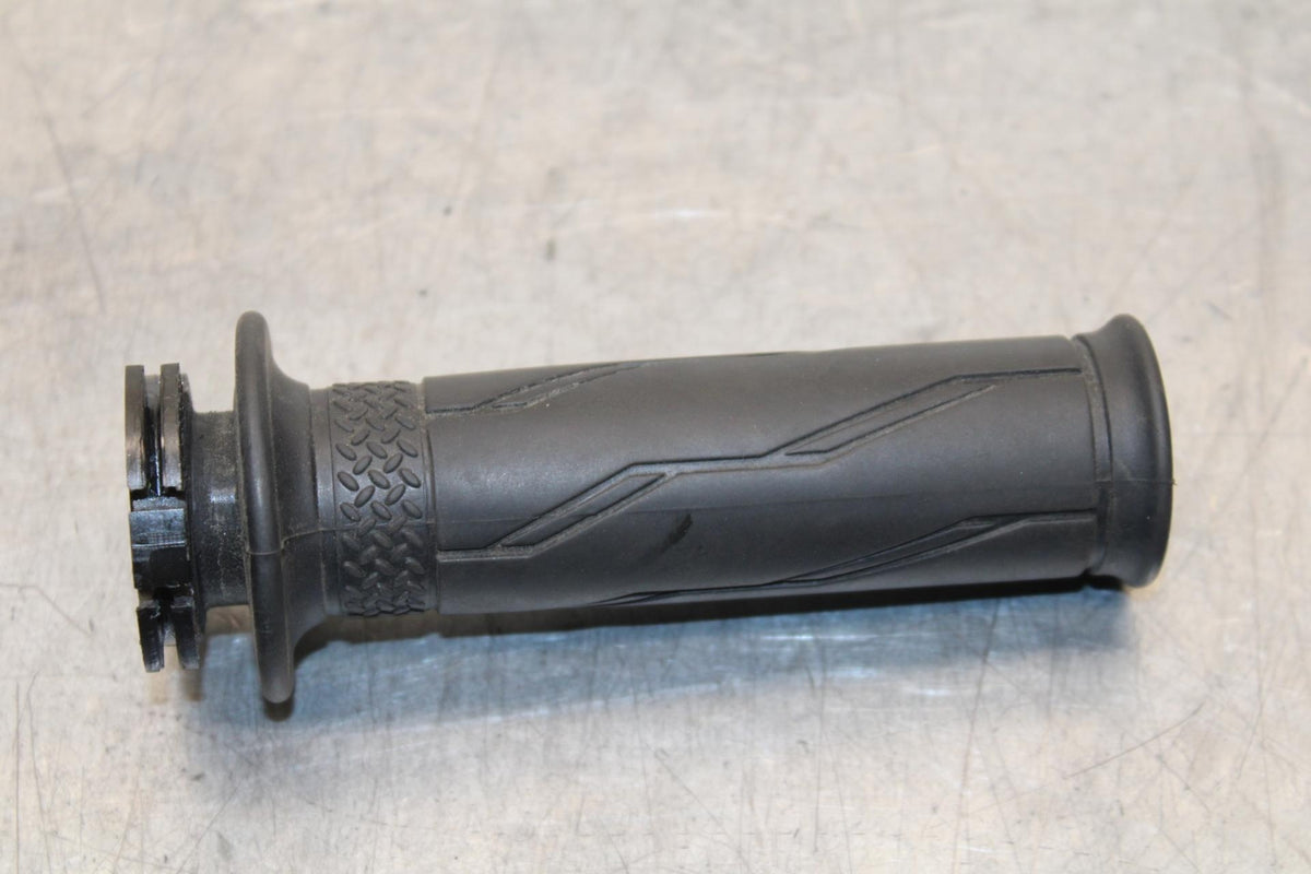 19-21 YAMAHA YZF R3 RIGHT THROTTLE GRIP BB588