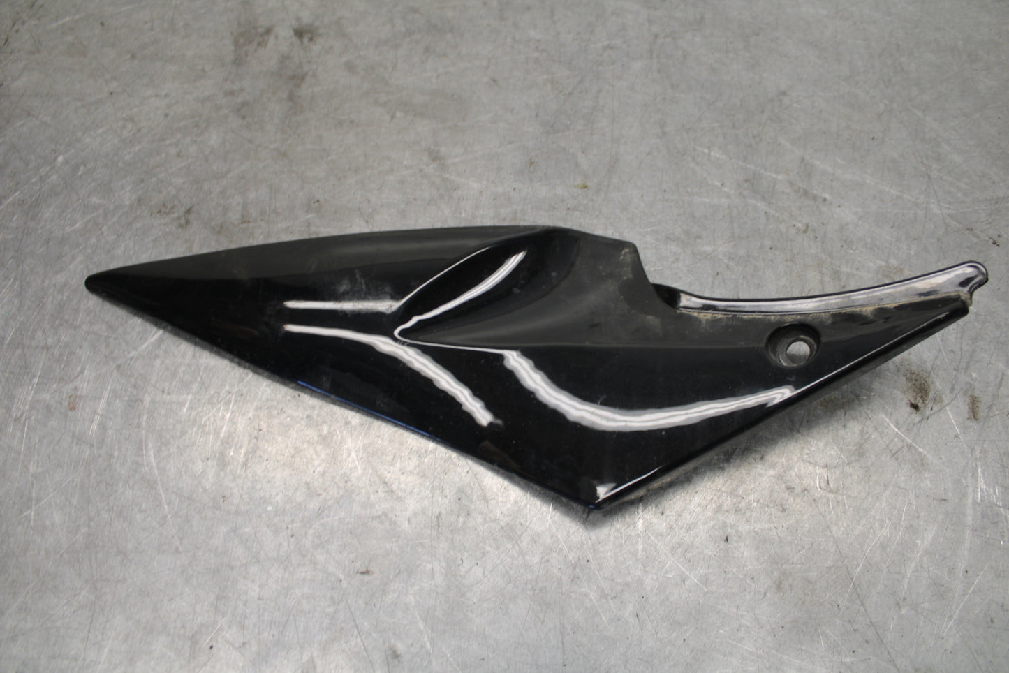 06-07 SUZUKI GSXR 600 LEFT GAS TANK FUEL CELL PANEL COVER TRIM COWL  BB694