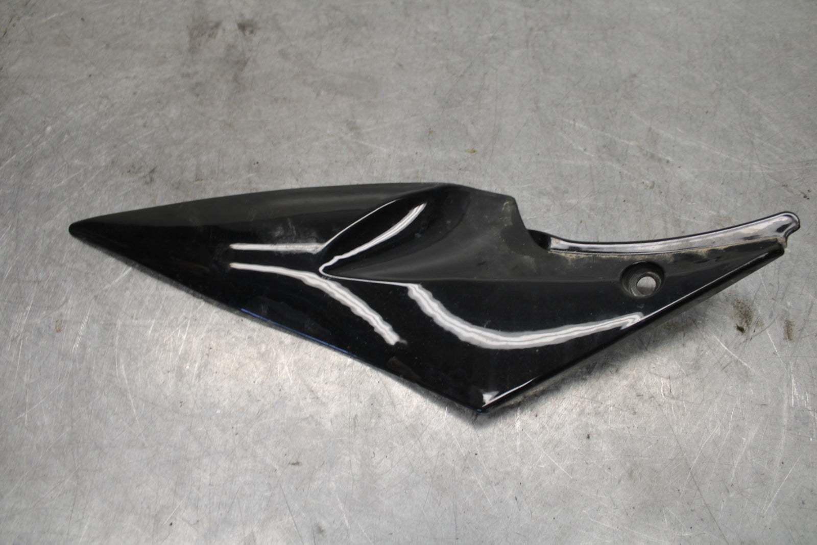 06-07 SUZUKI GSXR 600 LEFT GAS TANK FUEL CELL PANEL COVER TRIM COWL  BB694