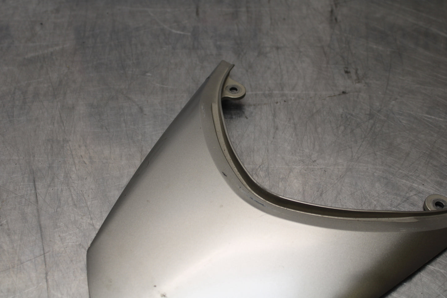 04-05 KAWASAKI NINJA ZX10R CENTER REAR BACK TAIL FAIRING COVER TRIM COWL BB163