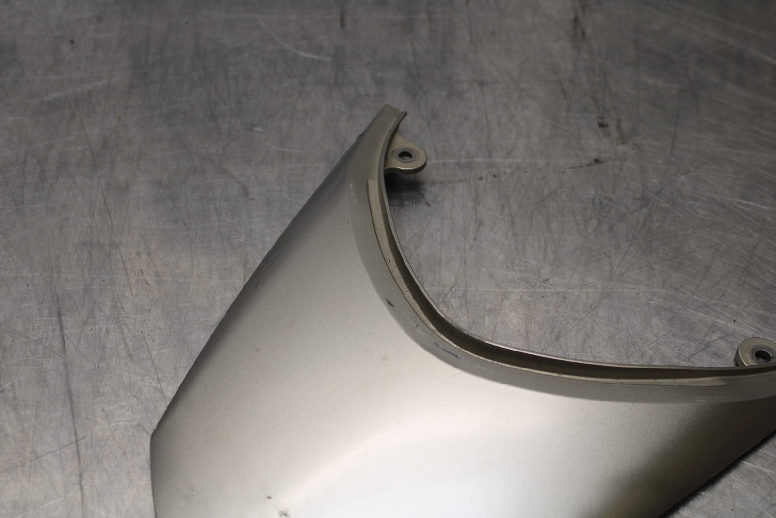 04-05 KAWASAKI NINJA ZX10R CENTER REAR BACK TAIL FAIRING COVER TRIM COWL BB163