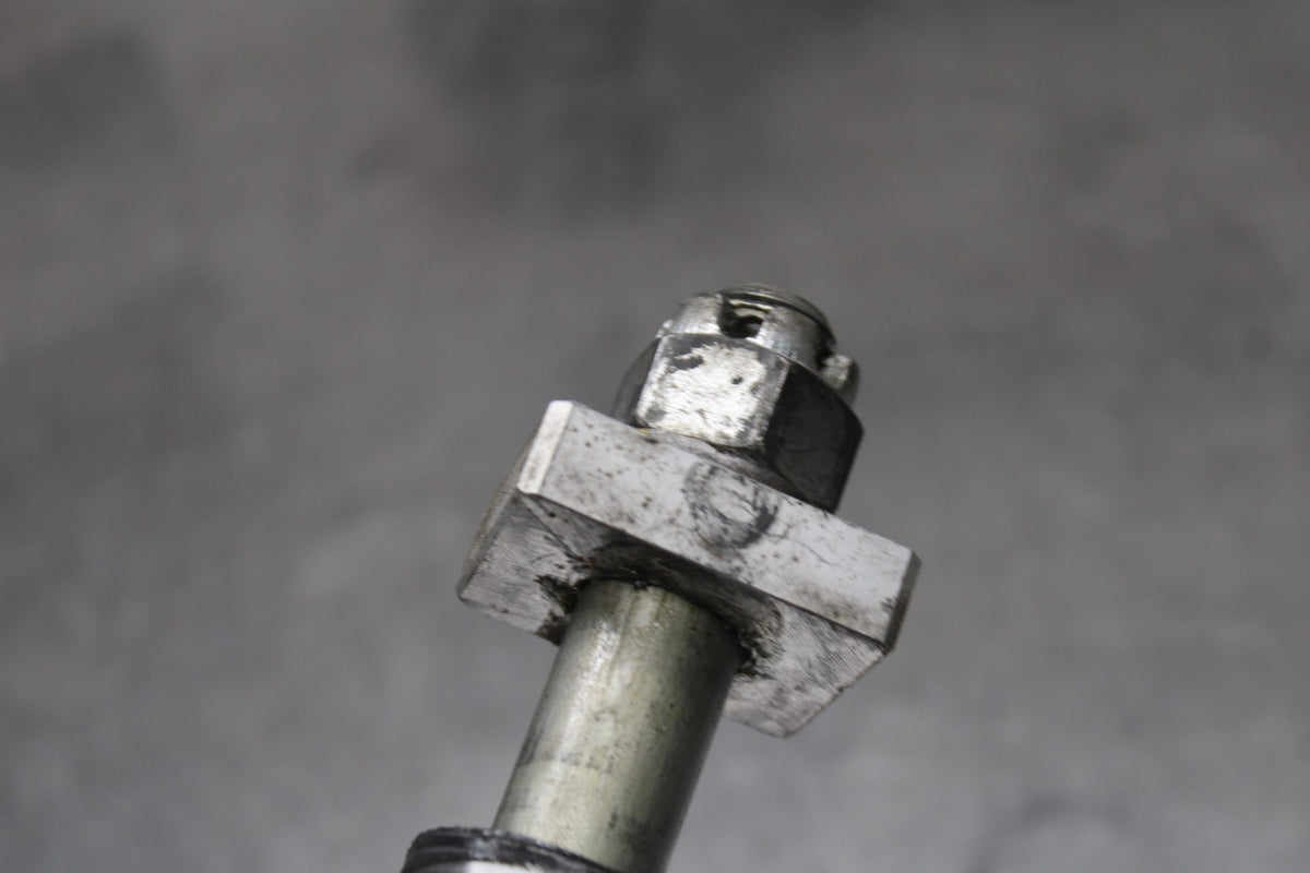 23 KAWASAKI Z900RS REAR AXLE BACK WHEEL RIM PIVOT BOLT AXEL BB935