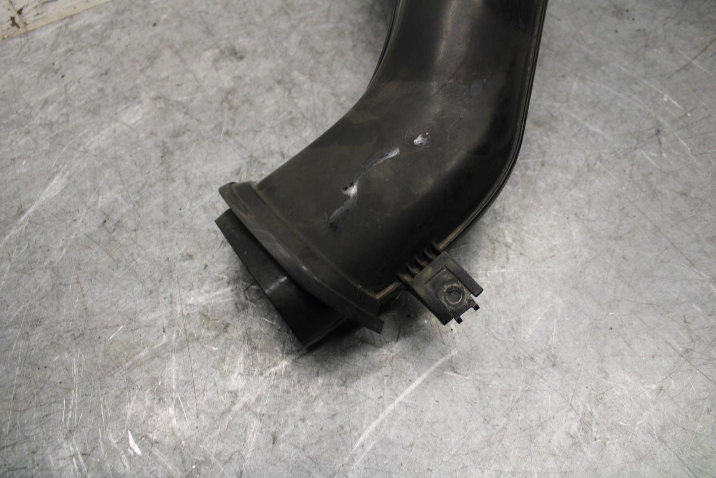 2001 Suzuki GSXR1000 RIGHT RAM AIR INTAKE DUCT TUBE 94420-40F01 BB52