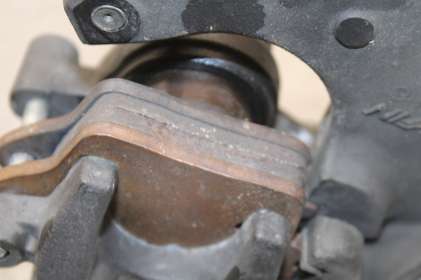 13-17 KAWASAKI NINJA ZX6R ZX636E REAR BACK BRAKE CALIPER W MOUNT BRACKET BB735