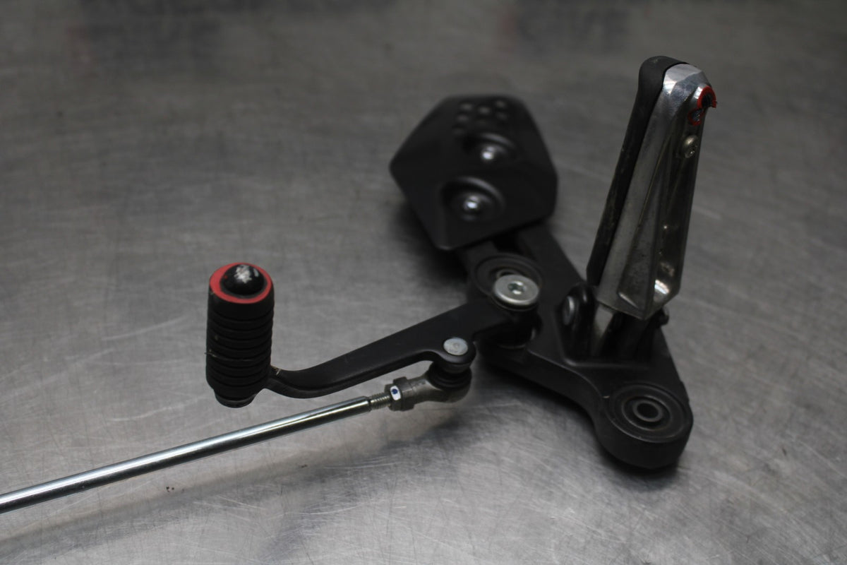 23-24 YAMAHA MT-07 LEFT REARSET REAR SET FOOT PEG W SHIFTER BB927