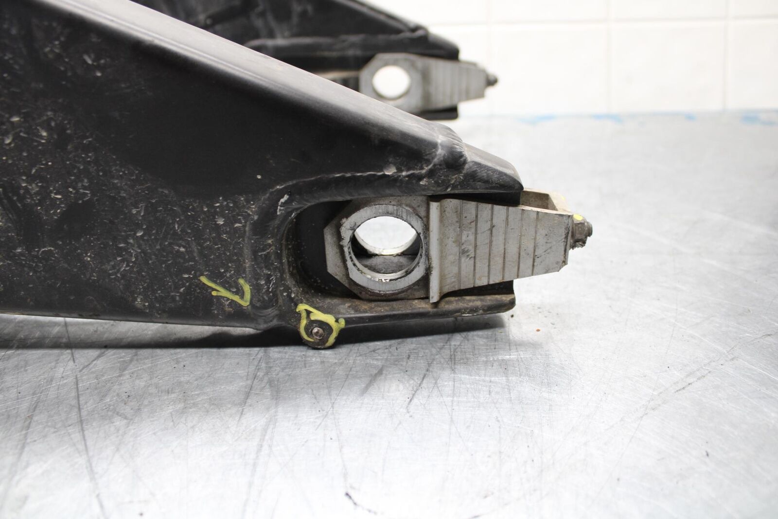 08-16 YAMAHA YZF R6 REAR SWINGARM BACK SUSPENSION SWING ARM BB443