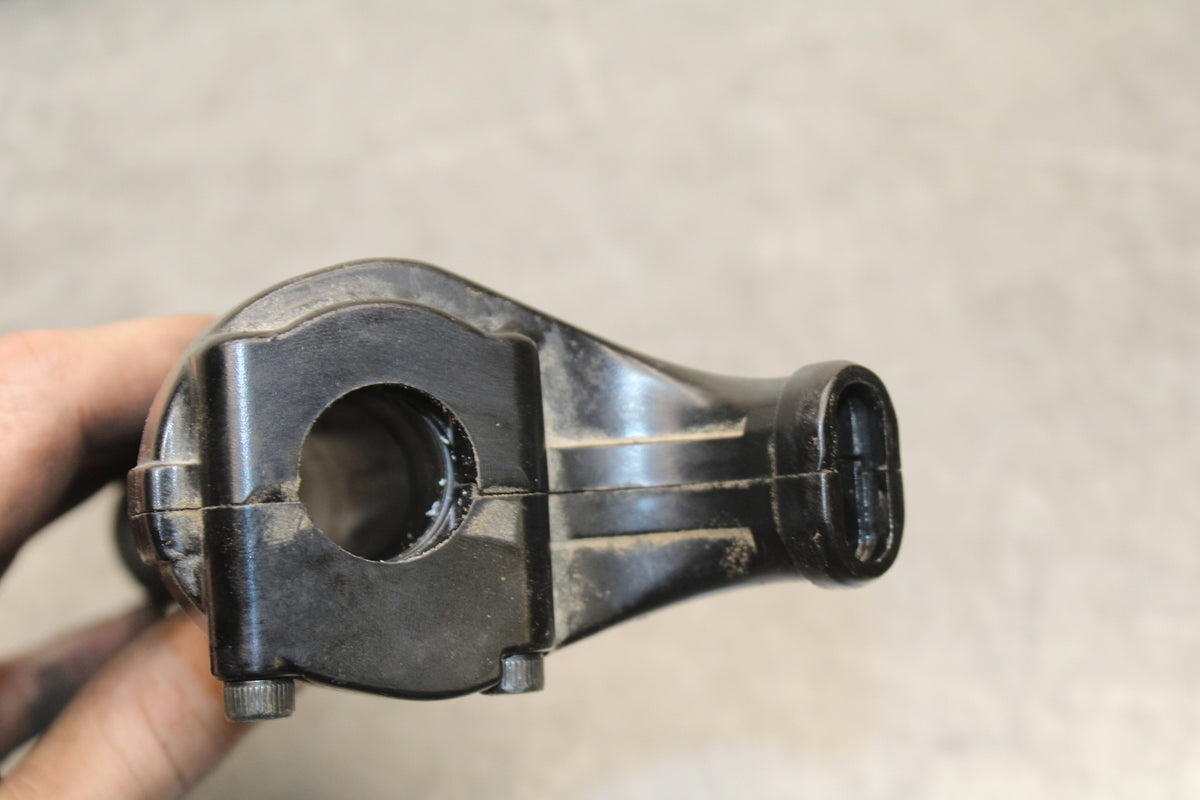 07-08 YAMAHA YZF R1 THROTTLE CABLE LINE HOUSING GUIDE BB724