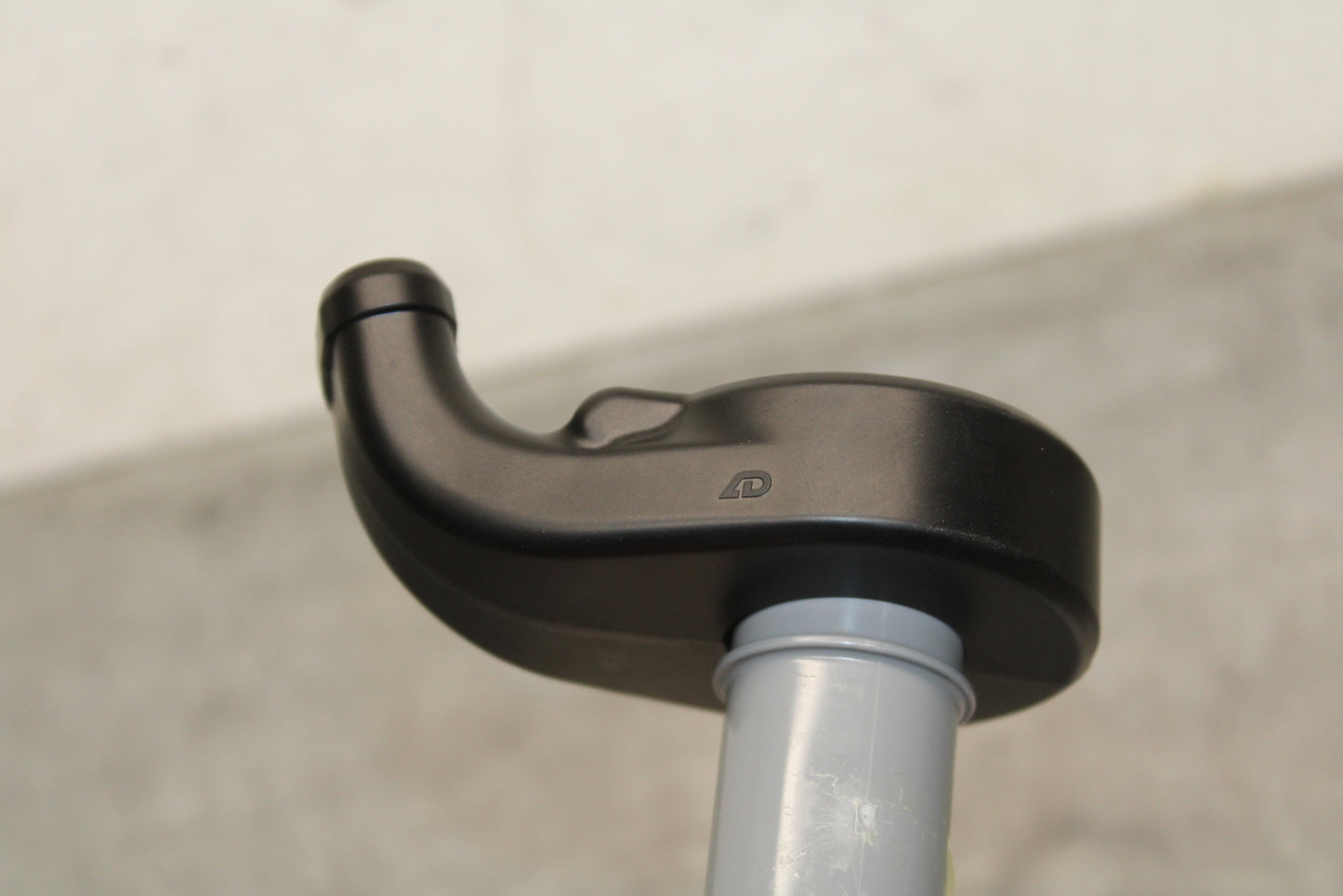 12-25 KAWASAKI NINJA ZX14R NEW!! THROTTLE CABLE LINE HOUSING GUIDE BB757