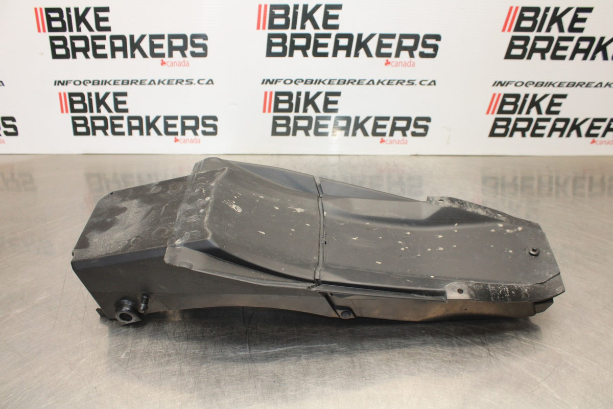 23-24 YAMAHA MT-07 REAR BACK TAIL UNDERTAIL BATTERY TRAY PLASTIC BB194