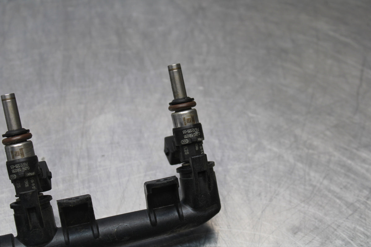 10-11 BMW S1000RR SECONDARY FUEL INJECTORS TOP AIRBOX GAS RAIL BB168