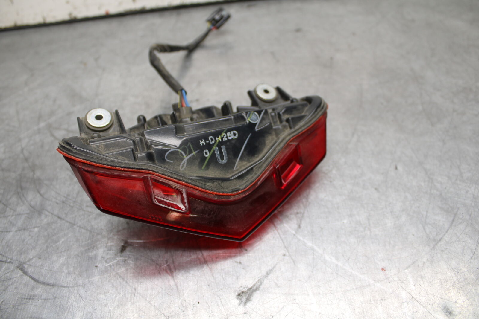 12-17 KAWASAKI ER-6N Z650 REAR TAIL TAILLIGHT BACK BRAKE LIGHT BB709