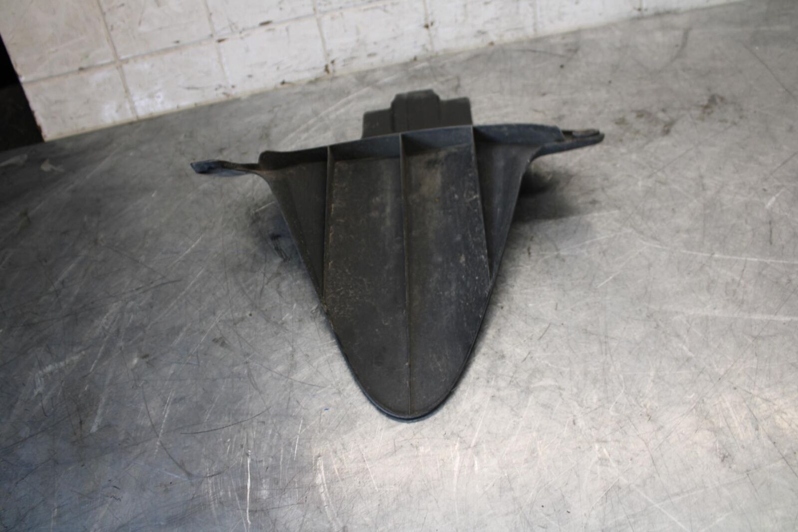 2011 Honda CBR600RR REAR BACK WHEEL TIRE HUGGER FENDER 80120-MFJ-A40 BB520