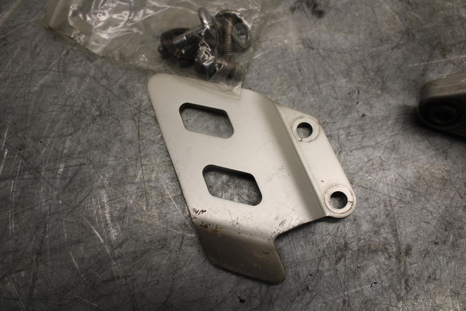1993 Suzuki GSXR1100W RIGHT REARSET REAR SET DRIVER FOOT PEG BRACKET MOUNT BB46
