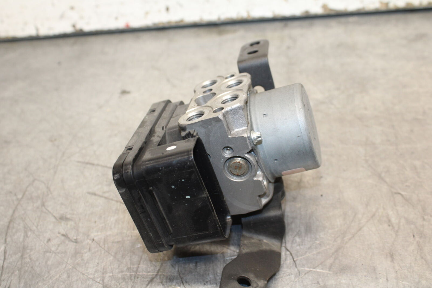 19-22 KAWASAKI Z400 ABS PUMP UNIT MODULE BB738