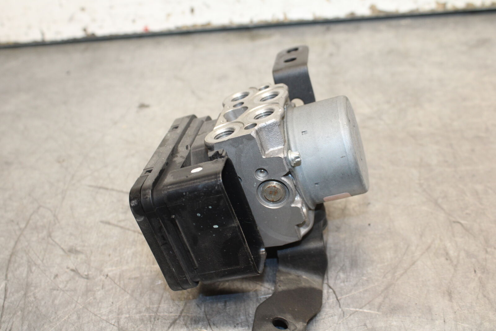 19-22 KAWASAKI Z400 ABS PUMP UNIT MODULE BB738