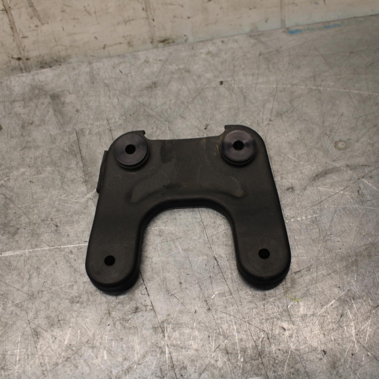 2009 Kawasaki Ninja ZX6R ZX600R FRONT GAS TANK BRACKET MOUNT BB44