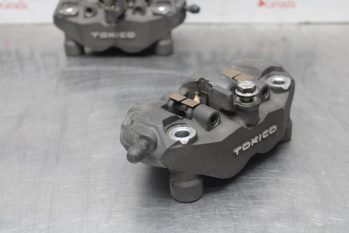06-07 SUZUKI GSXR 600 RIGHT LEFT FRONT BRAKE CALIPER SET PAIR CALIPERS BB845