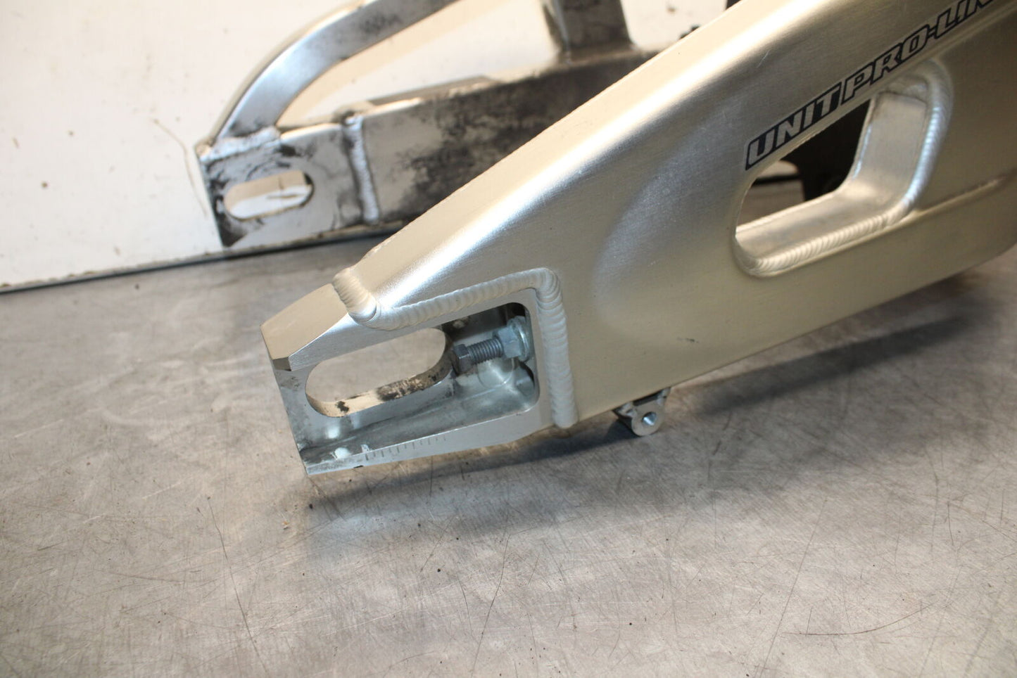 05-06 HONDA CBR600RR REAR SWINGARM SWING ARM 52200-MEE-D00  BB655