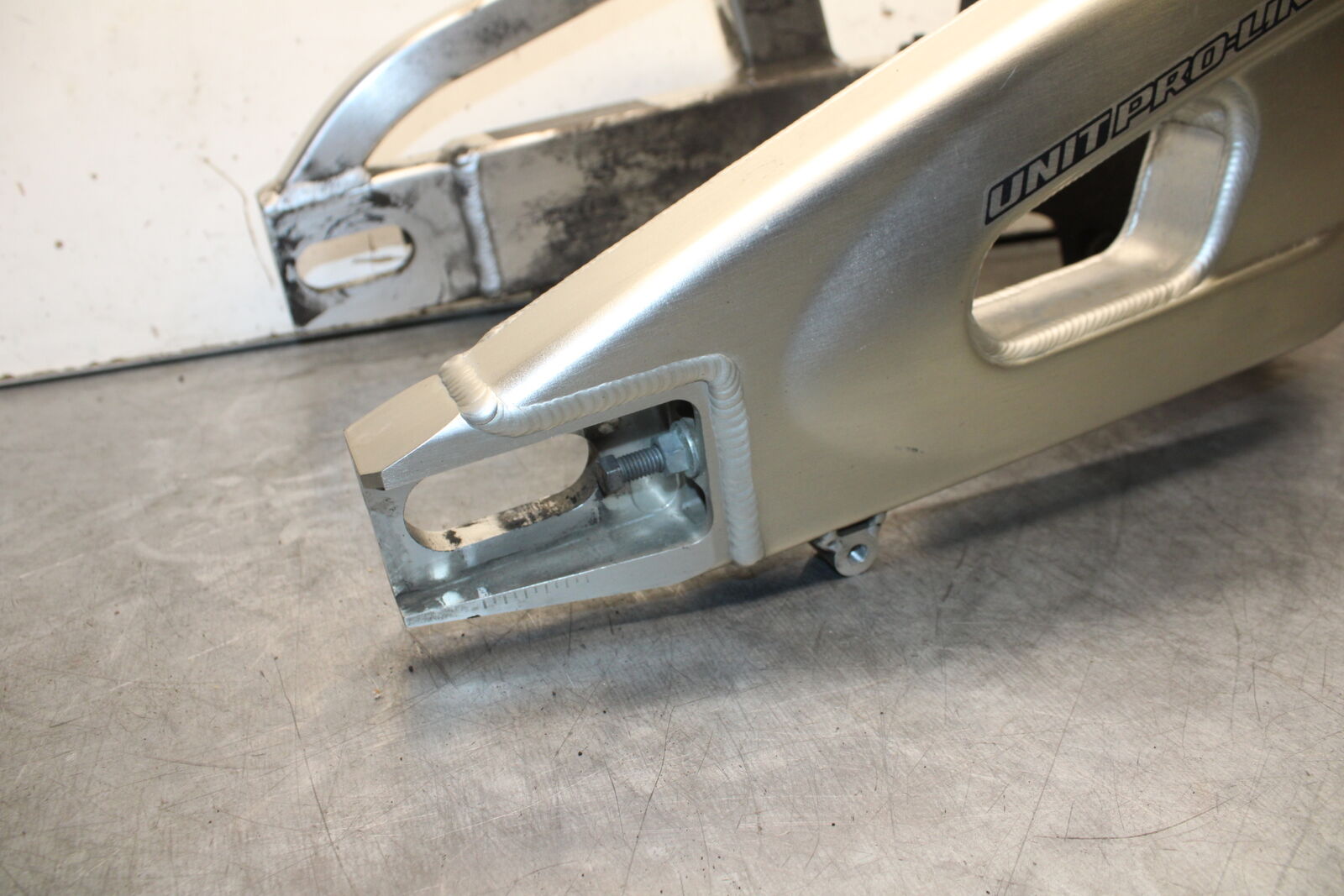 05-06 HONDA CBR600RR REAR SWINGARM SWING ARM 52200-MEE-D00  BB655