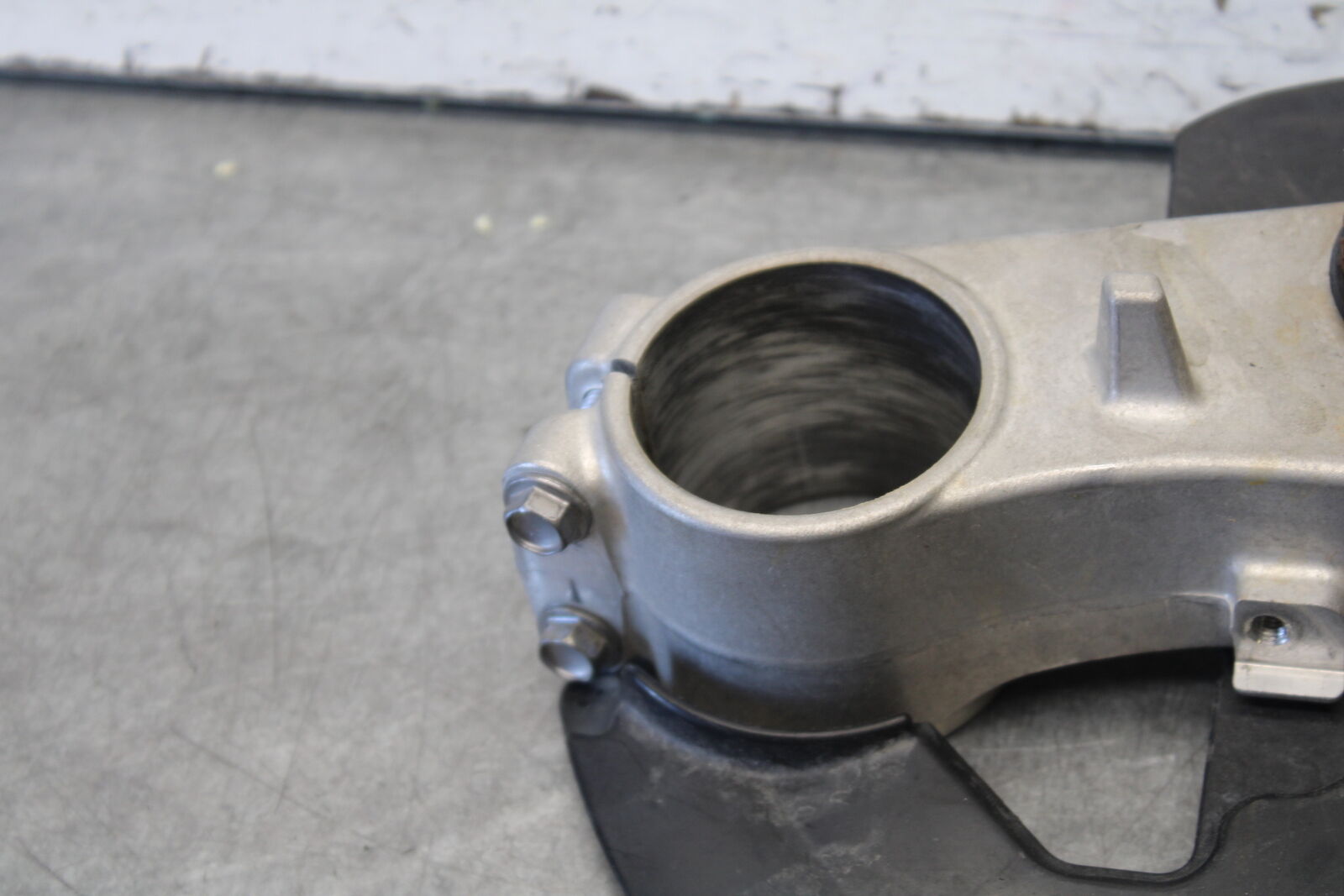 05-06 SUZUKI GSXR1000 FRONT FORKS CLAMP LOWER TRIPLE TREE STEM BB663