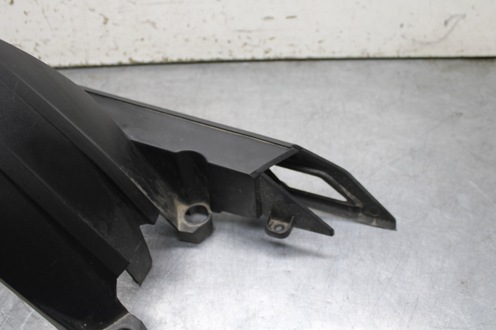 17-24 KTM 390 DUKE REAR BACK WHEEL TIRE HUGGER FENDER BB734