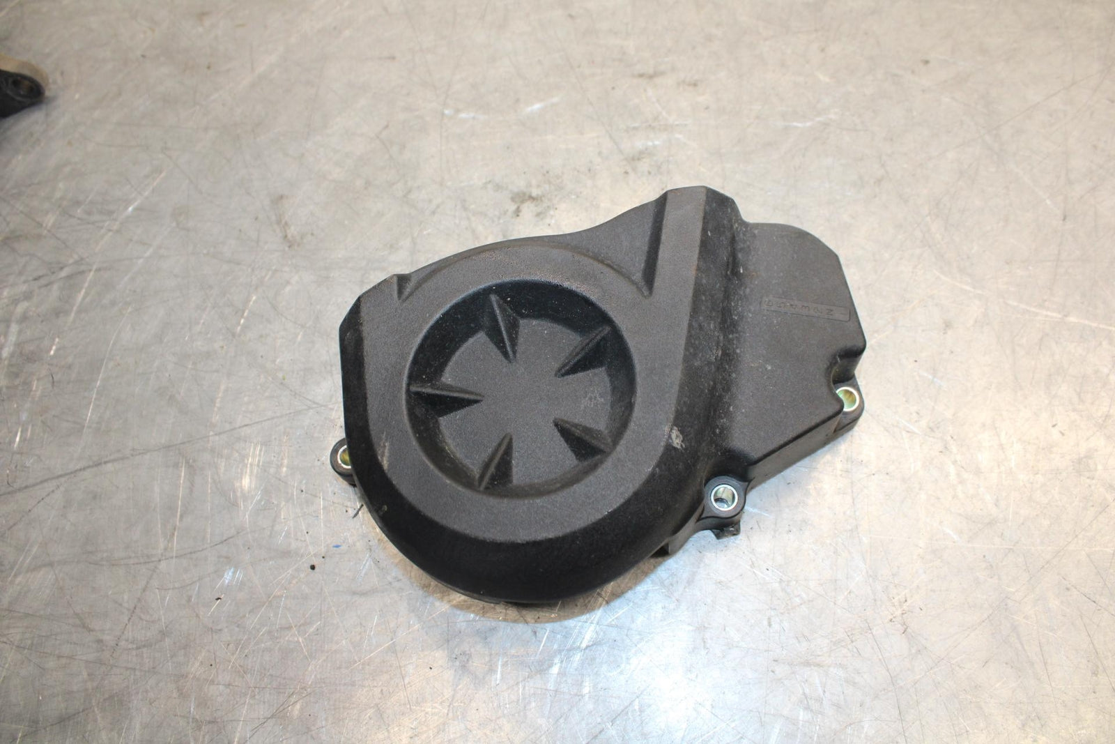 2008 Kawasaki Ninja ZX10R ZX1000E ENGINE SPROCKET COVER 14026-0054 BB524