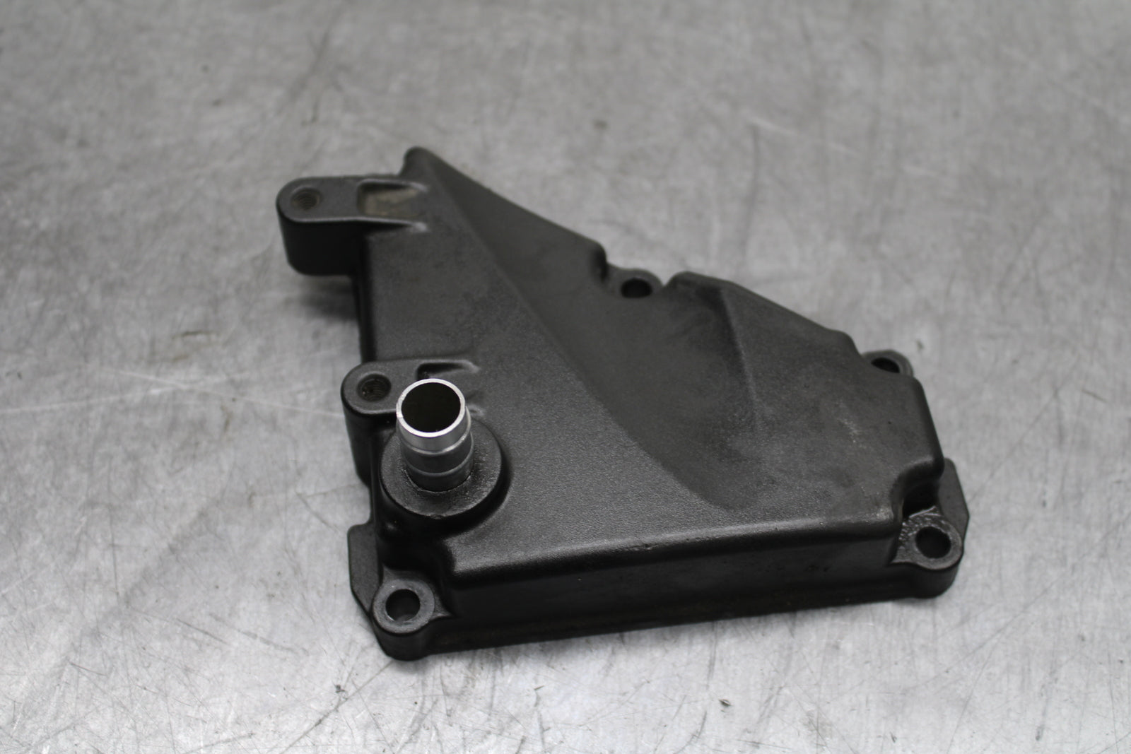 06 YAMAHA YZF R6 ENGINE MOTOR CRANK CASE VENT COVER BB716
