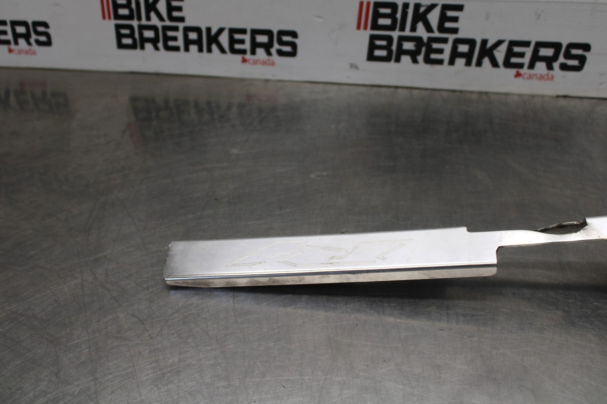 03 YAMAHA YZF R1 REAR BACK DRIVE CHAIN GUARD COVER SHIELD BB895