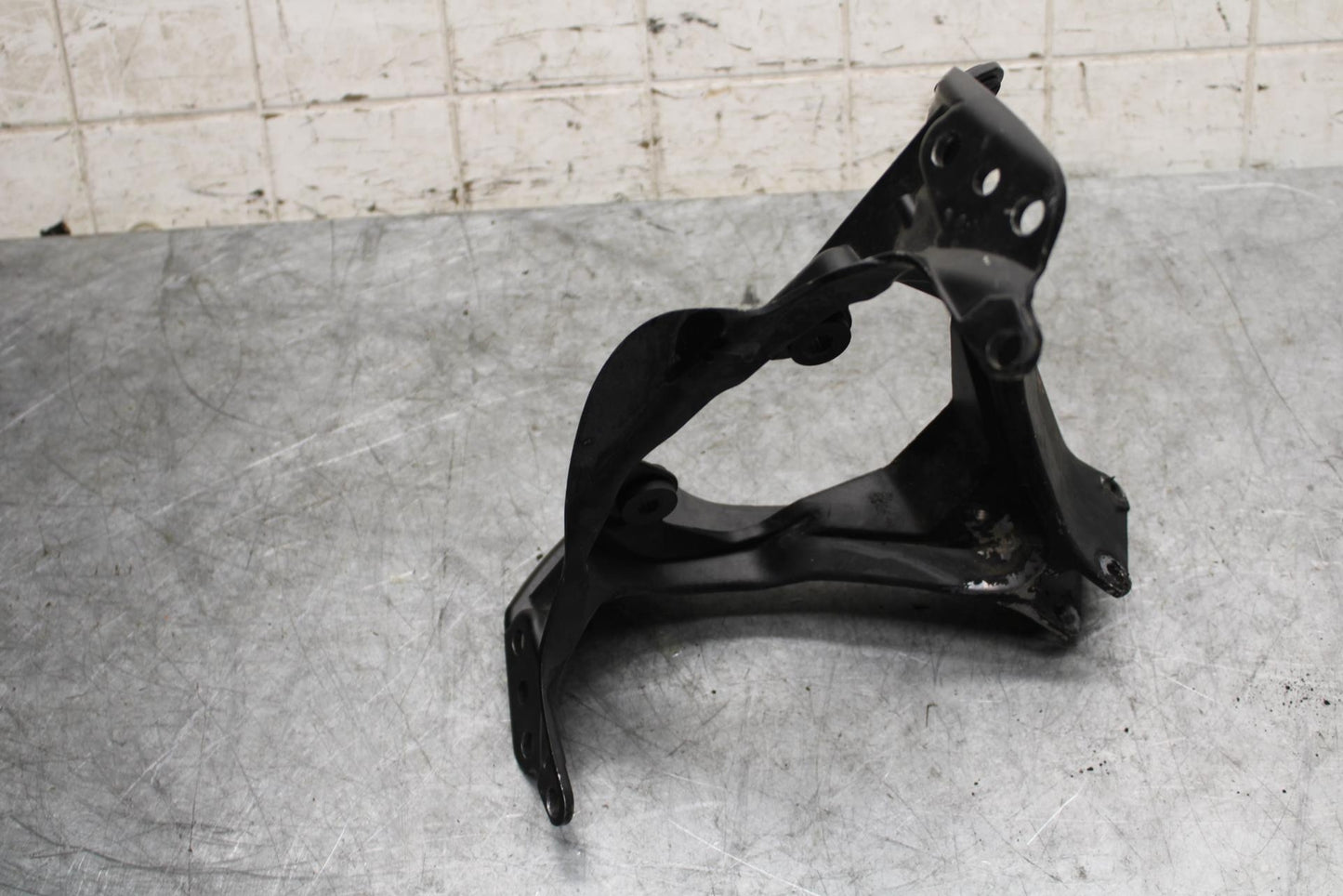 06-07 SUZUKI GSXR600 750 UPPER FAIRING MIRROR GAUGES STAY BRACKET BB543