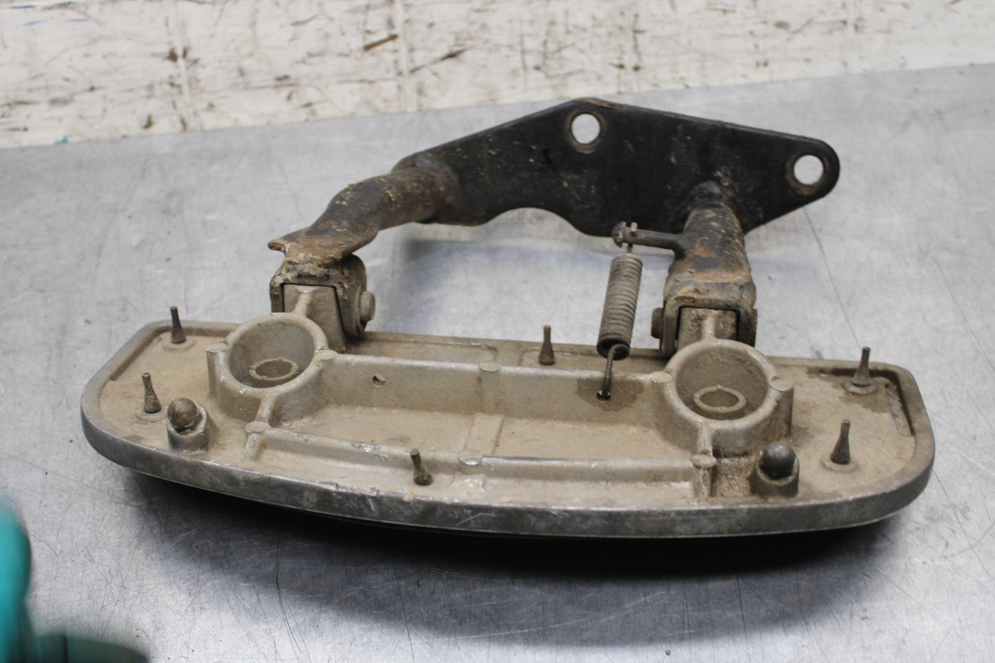 2005 Kawasaki Vulcan 1500 VN1500N Classic LEFT FRONT FOOT PEG BOARD BB576