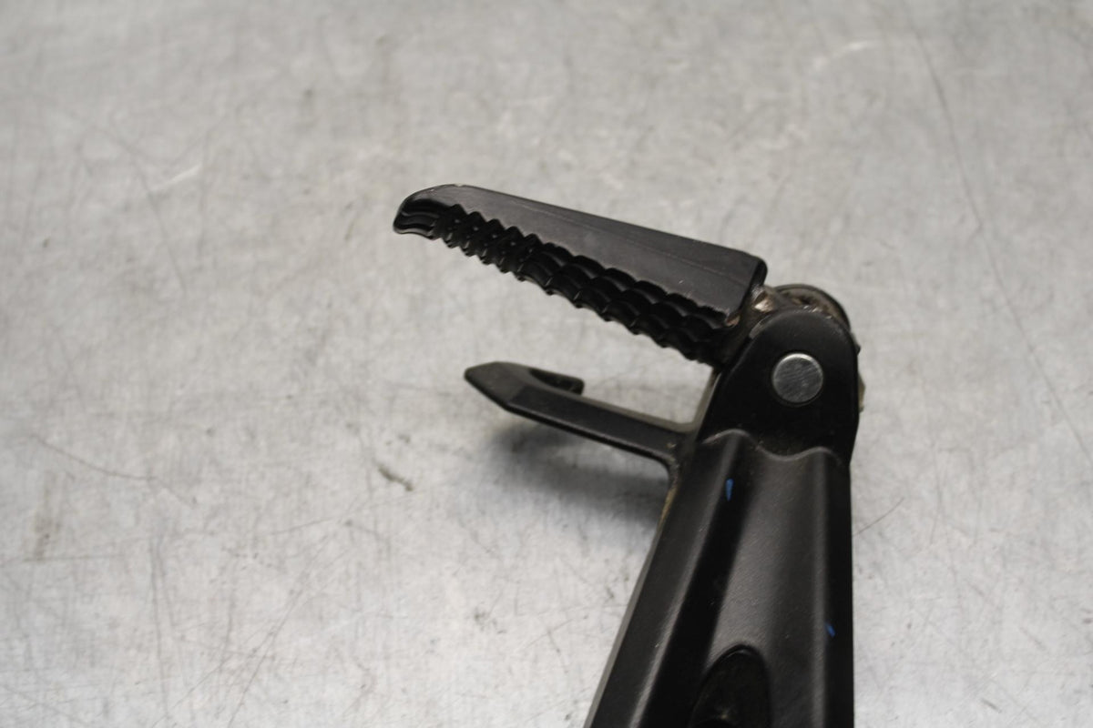 11-23 SUZUKI GSXR 600 LEFT REAR BACK PASSENGER PEG BB582