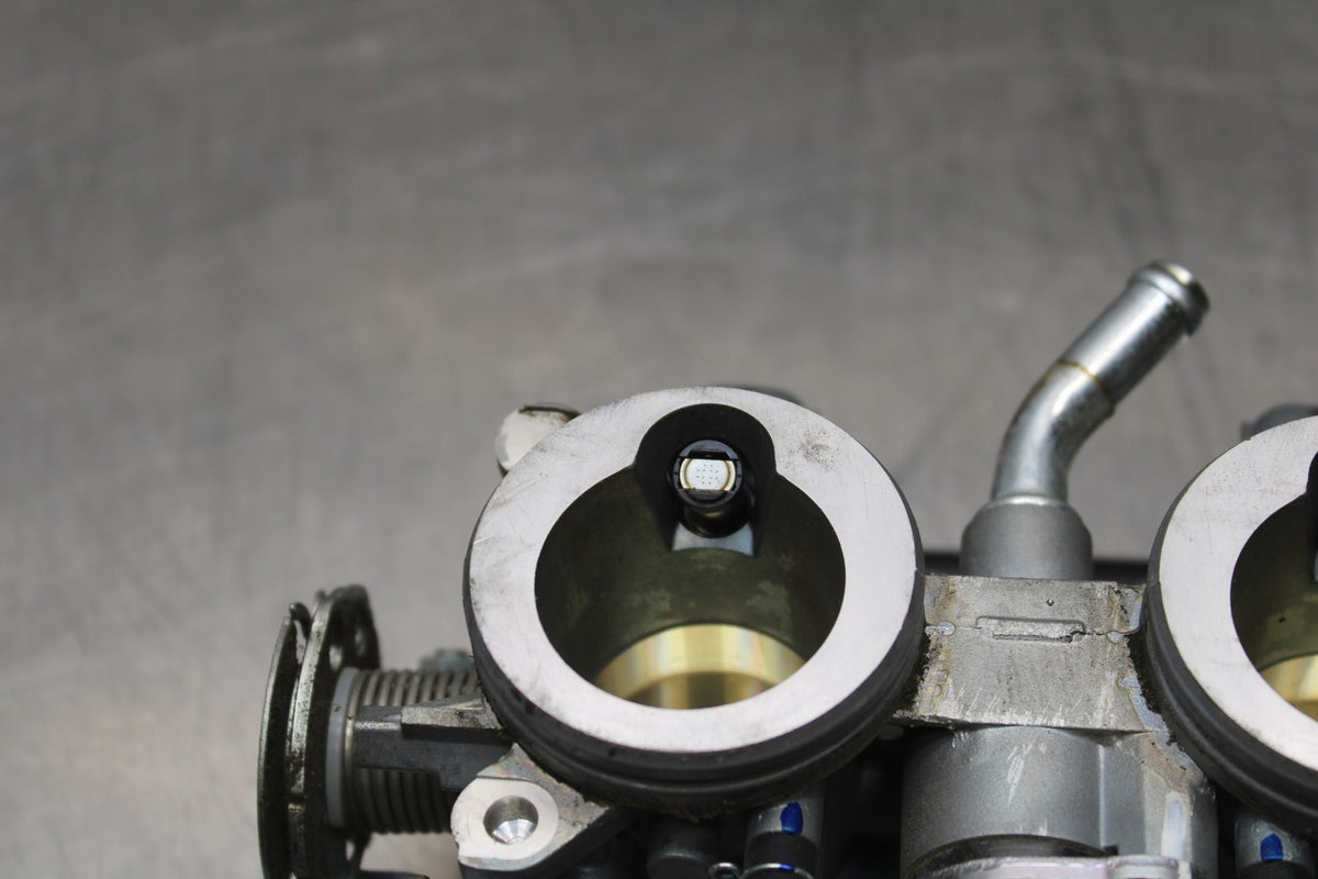 24 KAWASAKI NINJA 500 ABS MAIN FUEL INJECTORS / THROTTLE BODIES BB818