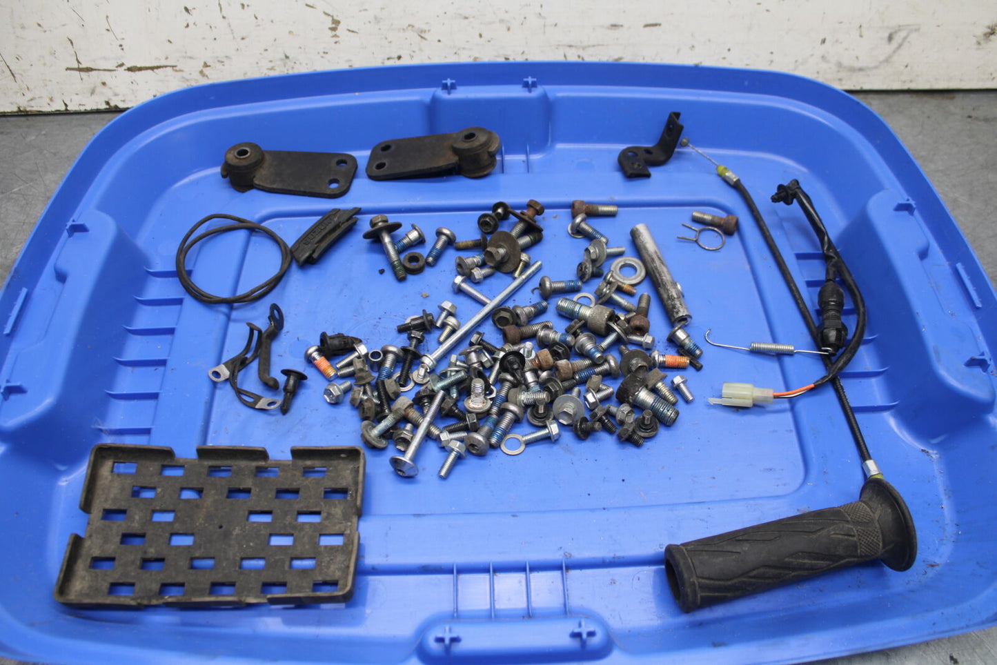 05-08 SUZUKI GSXR1000 MOUNTING BOLTS HARDWARE MOTOR SCREWS BB113