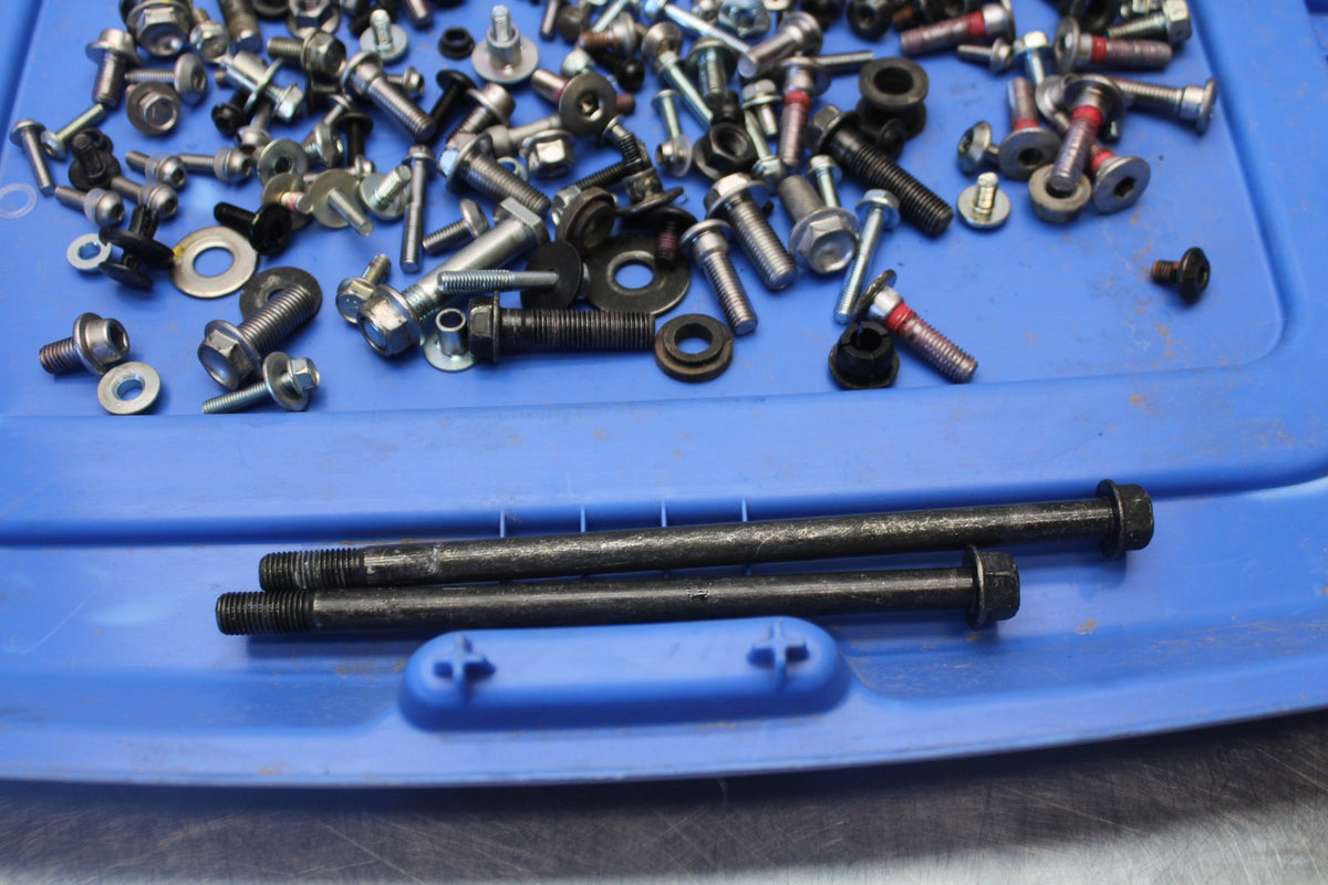 25 KAWASAKI Z900 MOUNTING BOLTS HARDWARE SCREWS BB928