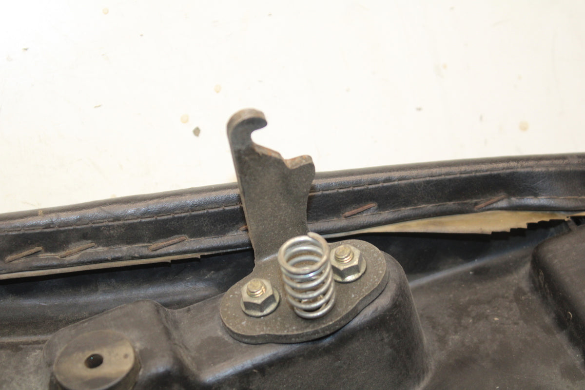 82-83 YAMAHA MAXIM 750 FRONT DRIVERS SEAT BB671