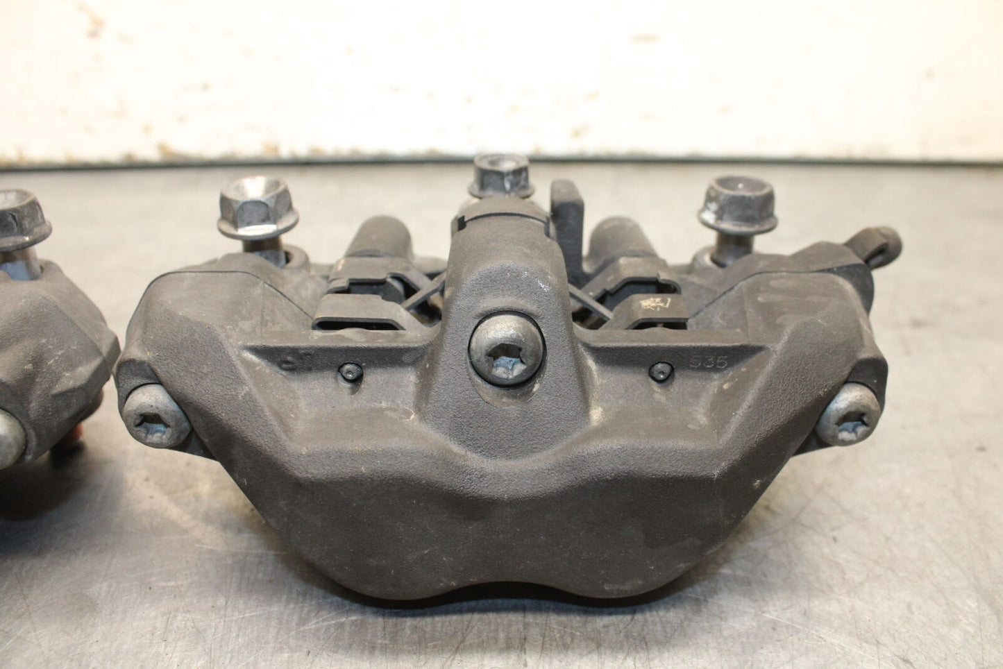 05-06 HONDA CBR600RR RIGHT LEFT FRONT BRAKE CALIPER SET PAIR CALIPERS BB727