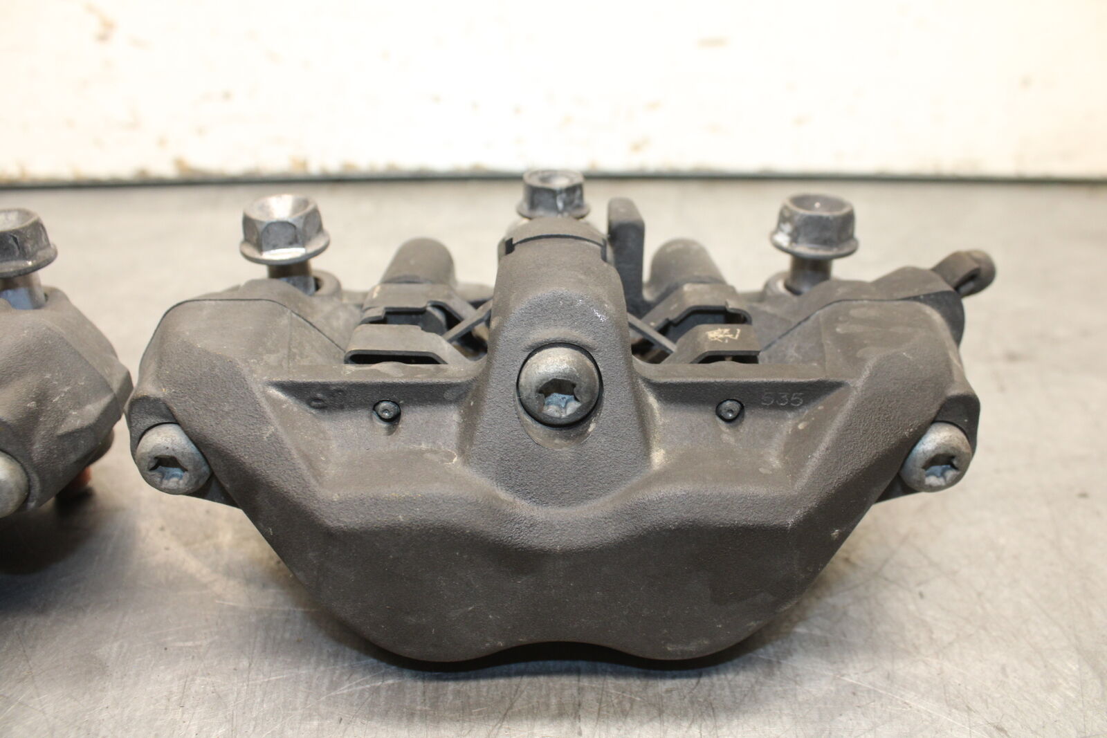 05-06 HONDA CBR600RR RIGHT LEFT FRONT BRAKE CALIPER SET PAIR CALIPERS BB727