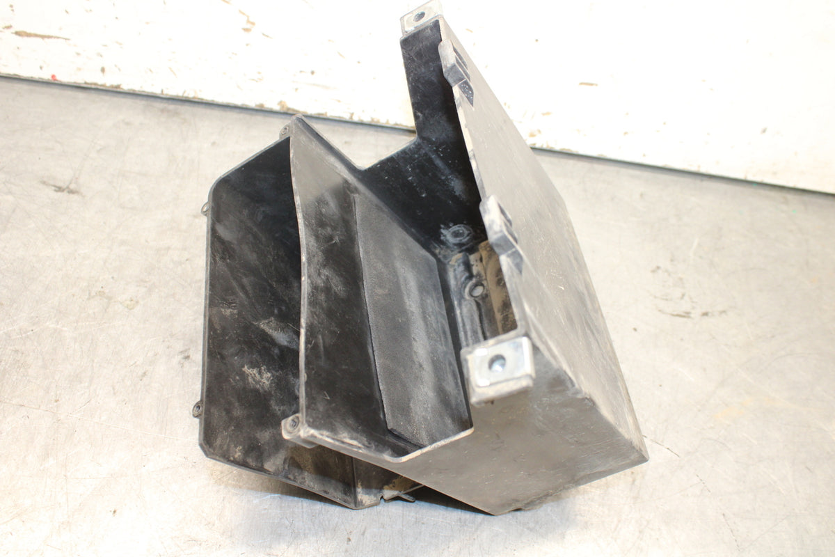 02-04 HONDA VTX1800S BATTERY TRAY BOX HOLDER BB712
