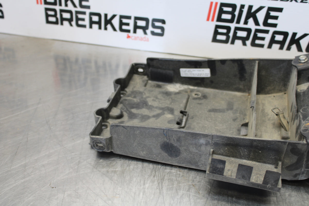 03-06 KAWASAKI Z1000 REAR BACK TAIL UNDERTAIL BATTERY TRAY PLASTIC BB164