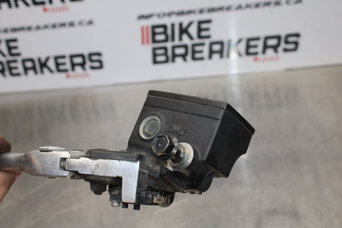 09-15 YAMAHA FZ6R FRONT BRAKE MASTER CYLINDER w/ LEVER BB161
