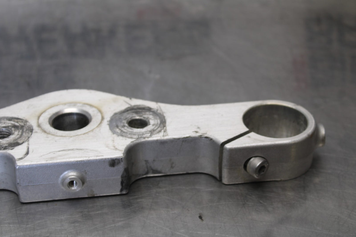 03 KAWASAKI VULCAN 1600 FORKS UPPER TRIPLE TREE CLAMP BB865