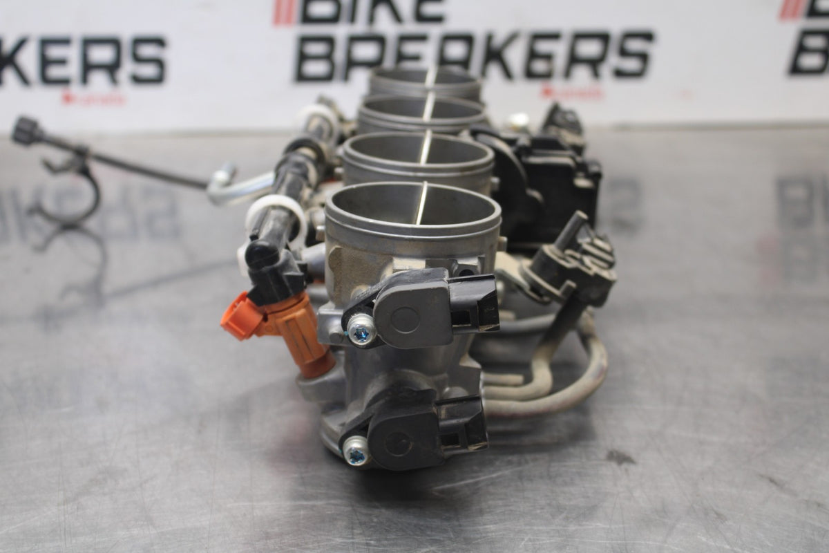 24-25 KAWASAKI NINJA ZX6R MAIN FUEL INJECTORS / THROTTLE BODIES BB785