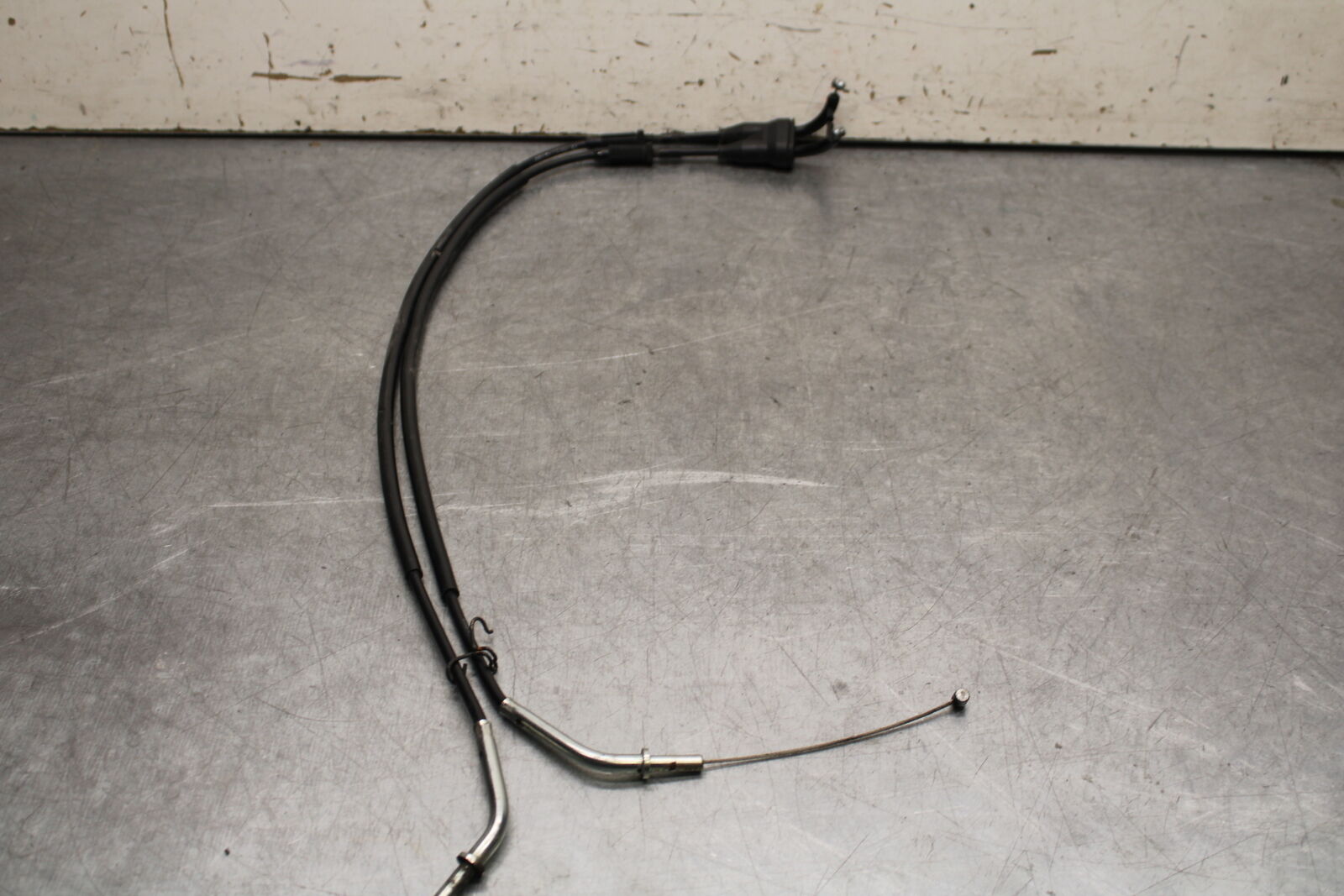 16 KAWASAKI NINJA ZX10R THROTTLE CABLES LINES 54012-0631 BB650