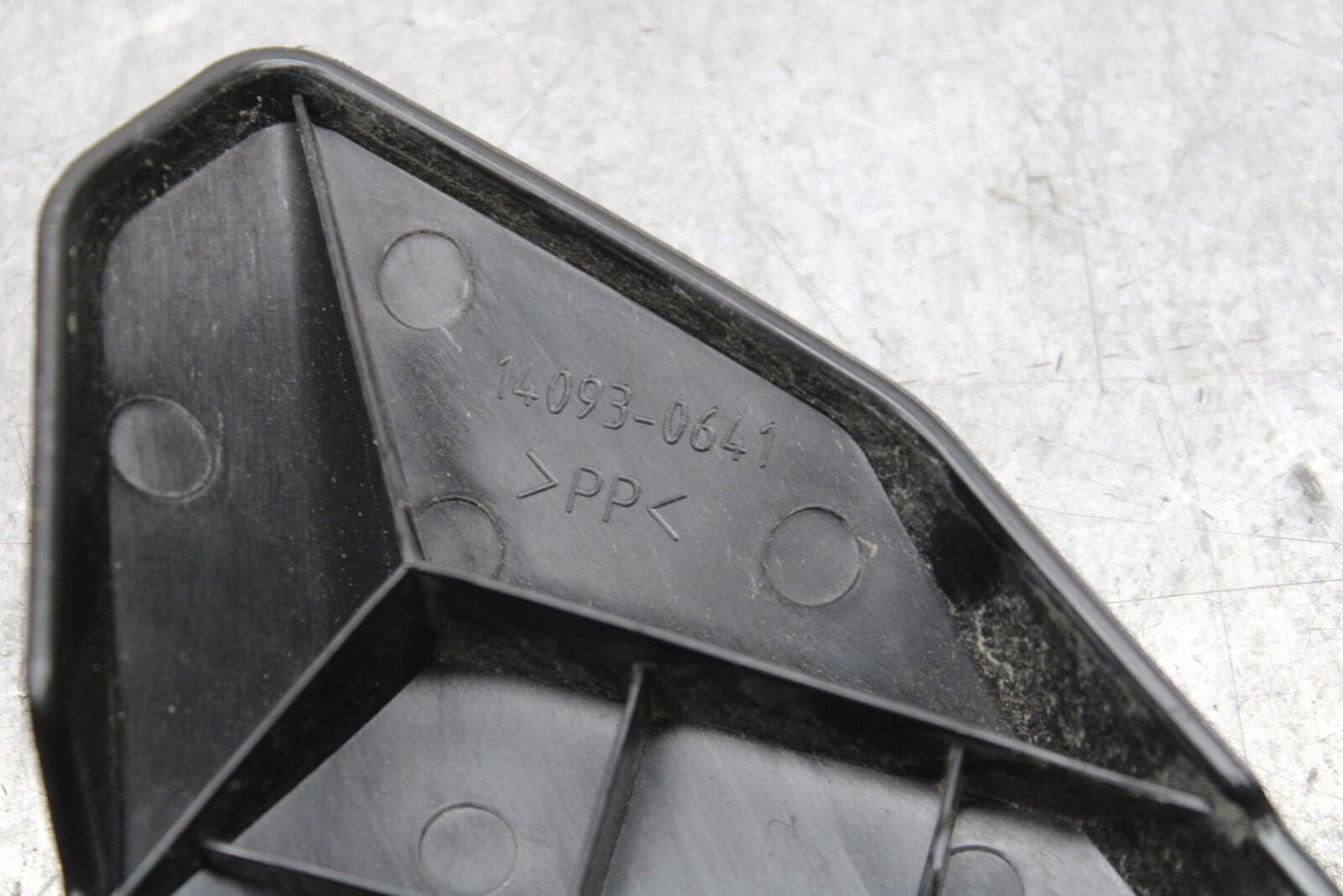 18-23 KAWASAKI NINJA 400 RIGHT LOWER FRAME COVER FAIRING COWL BB660