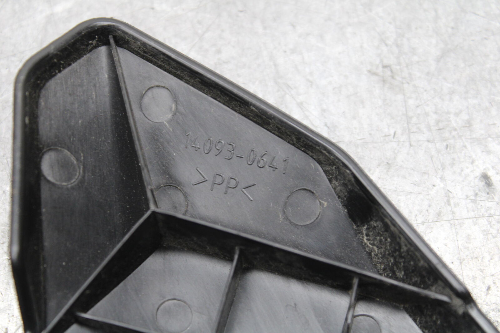 18-23 KAWASAKI NINJA 400 RIGHT LOWER FRAME COVER FAIRING COWL BB660