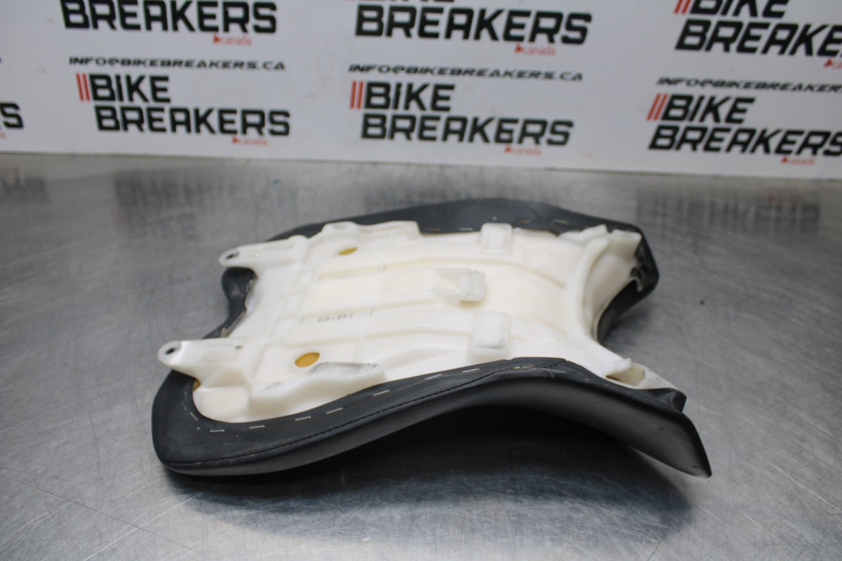 13 YAMAHA YZF R1 FRONT DRIVERS SEAT PAD SADDLE PILLION BB781