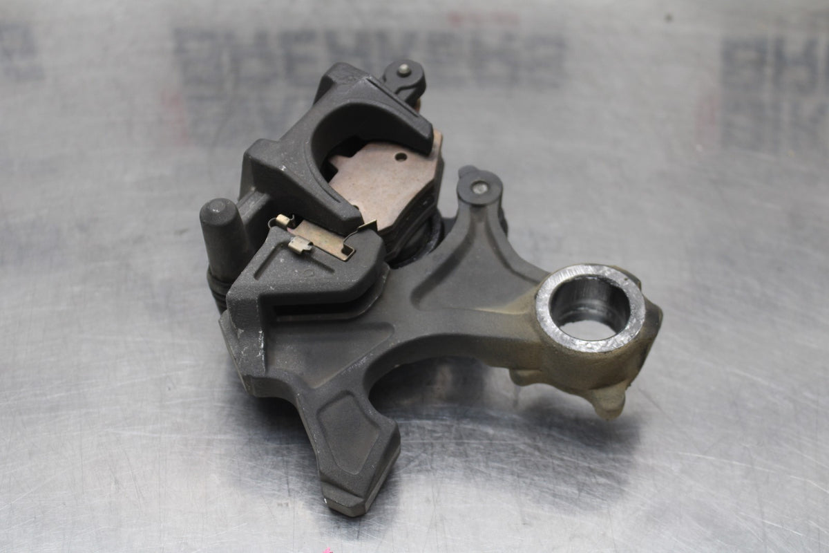 08-10 SUZUKI GSXR 600 REAR BACK BRAKE CALIPER W MOUNT BRACKET BB835