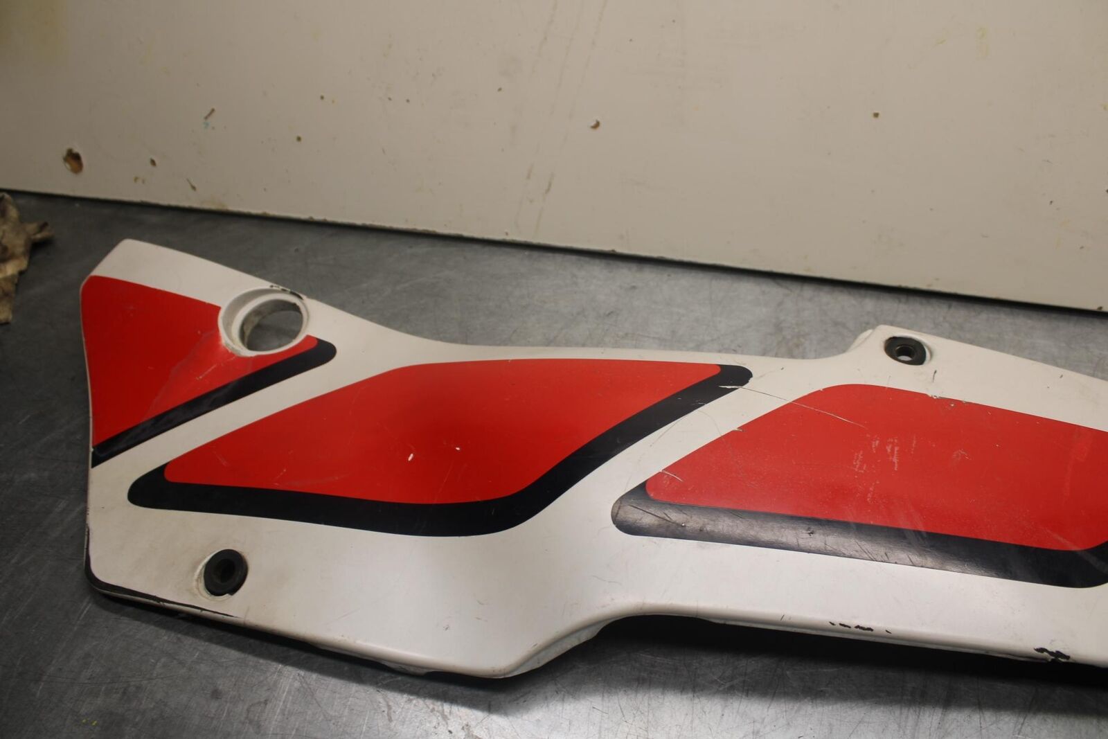 1988 Yamaha FZ600 LEFT REAR BACK TAIL FAIRING COWL SHROUD BB601